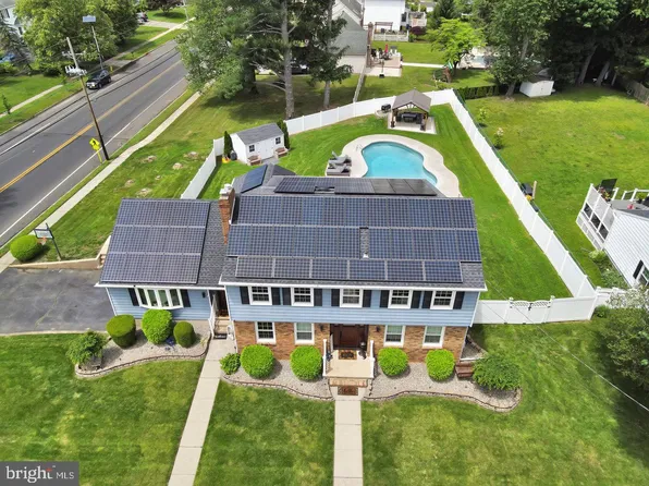 199 Applegate Dr, Hamilton, NJ 08690