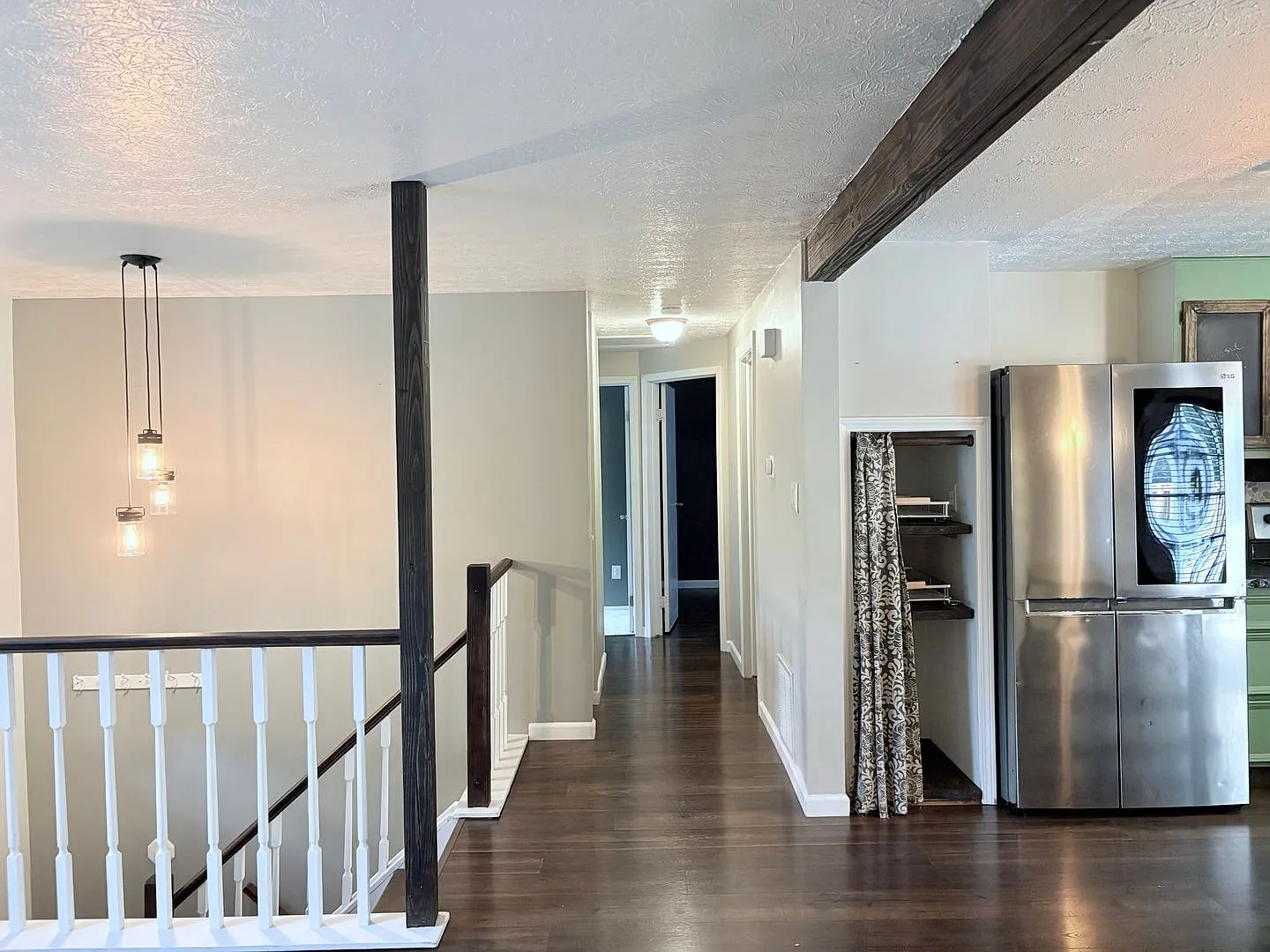 Charming 3 beds 2 baths iHome for Rent with Spacious Fenced Yard! — Photo 2