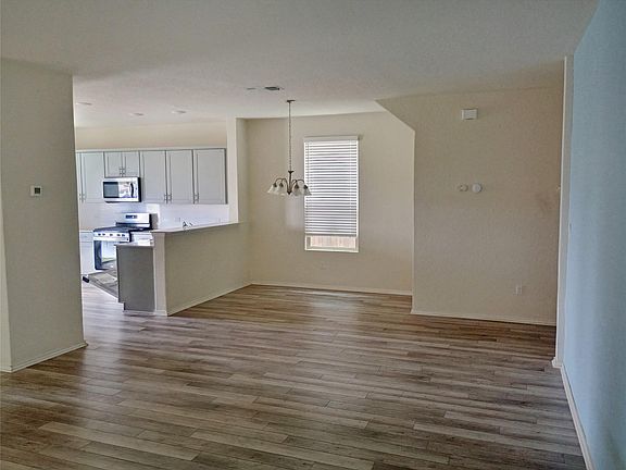 5th image of 240 Janelle Ln