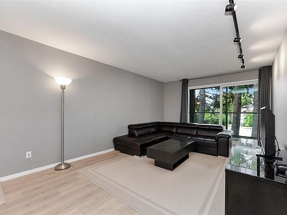 5th image of 2022 Foul Bay Rd #212