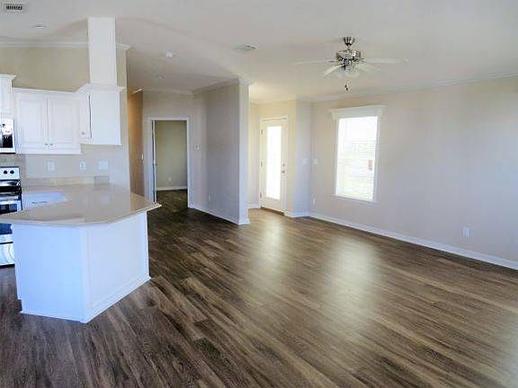 4th image of 1247 Laura St