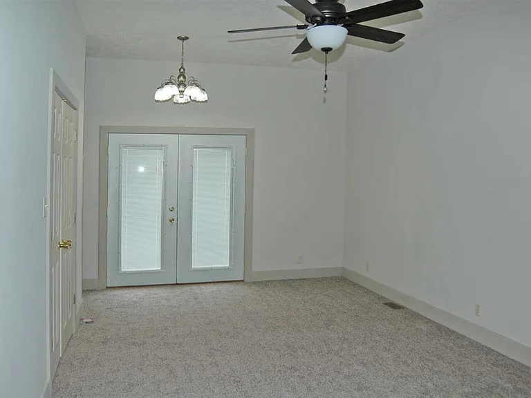 424 W 10th St — Photo 2