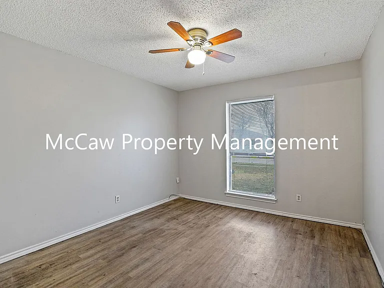 715 Long Ct — Photo 3