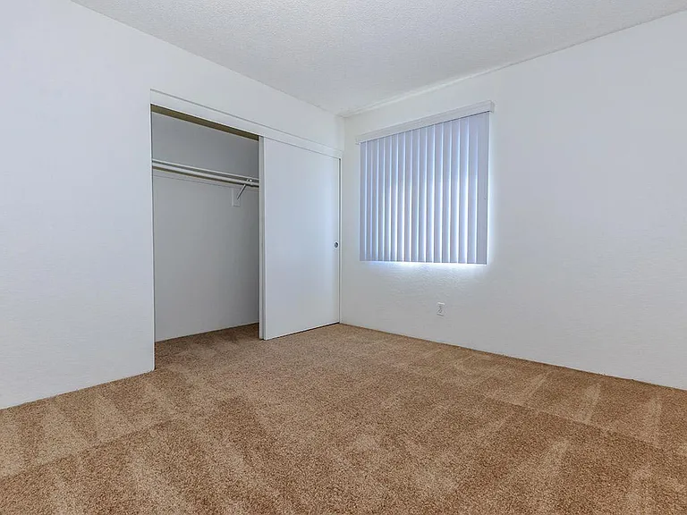 Carlyle Square Apartment Homes — Photo 16