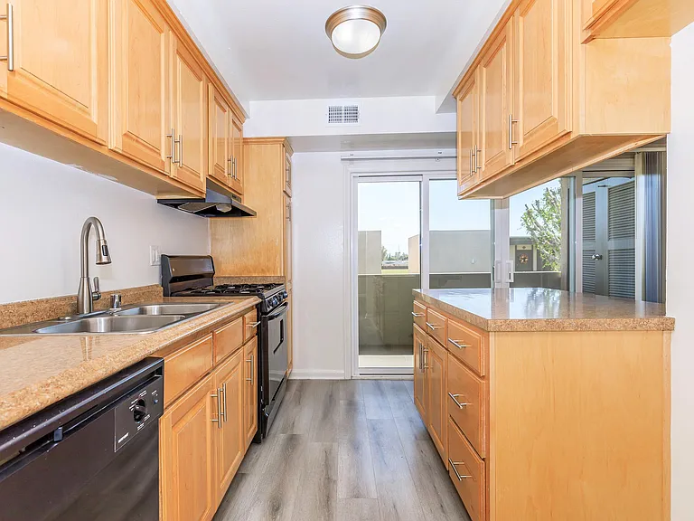 Regency Plaza Apartment Homes — Photo 52