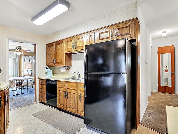 5th image of 2110 Fisher Ave