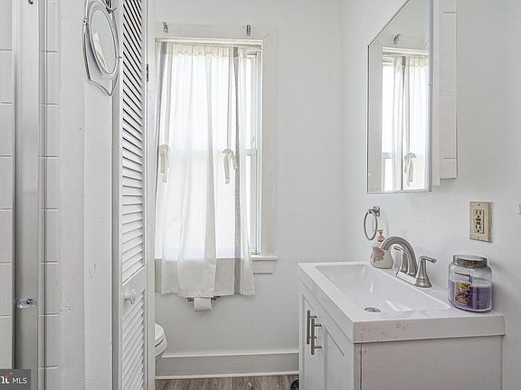 2nd image of 531 Greenwich Ave