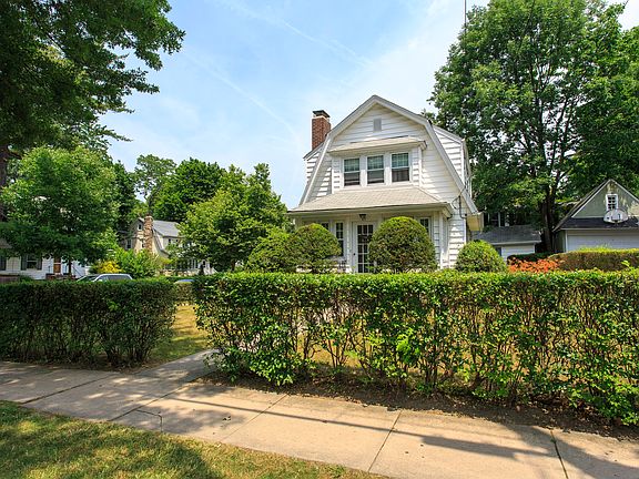 3rd image of 85 Chatsworth Ave