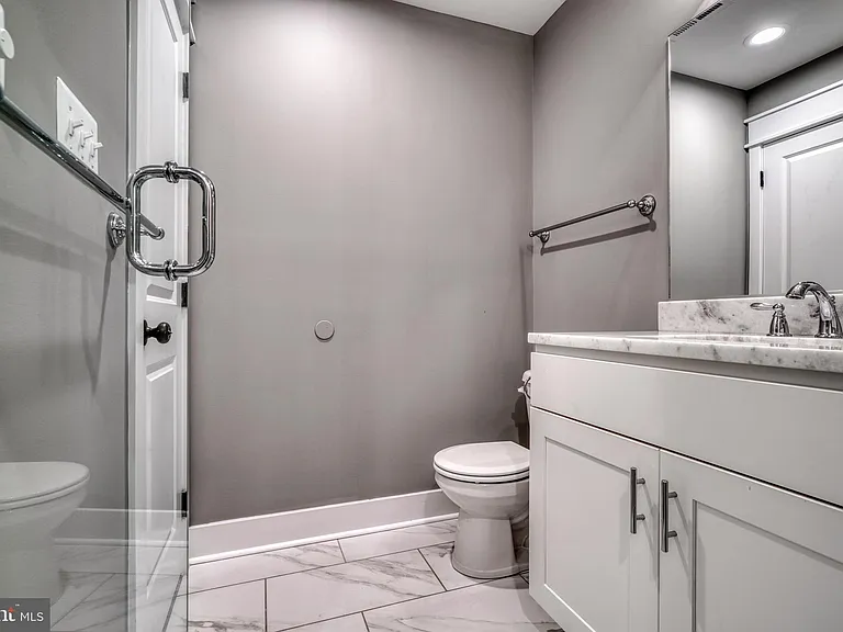 939 S Baylis St — Photo 31