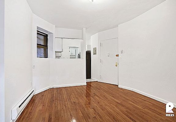 4th image of 326 W 49th St APT 4RW