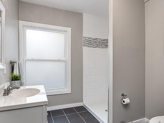 3rd image of 1022 Alpine Ave NW