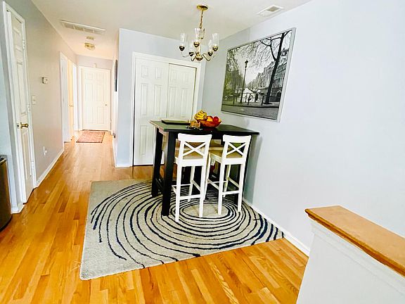 4th image of 14 Holland St Floor 2