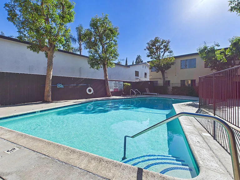 Sepulveda Apartments — Photo 22