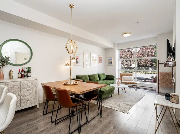 827 Roderick Ave #210, Coquitlam, BC V3K 0E3