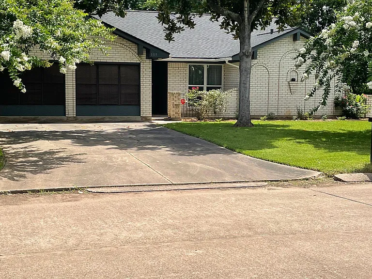 109 Glenwood St — Photo 1
