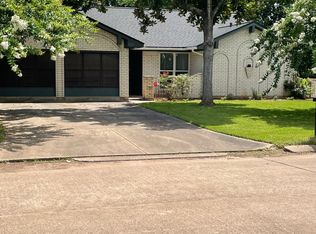 109 Glenwood St, Lake Jackson, TX 77566