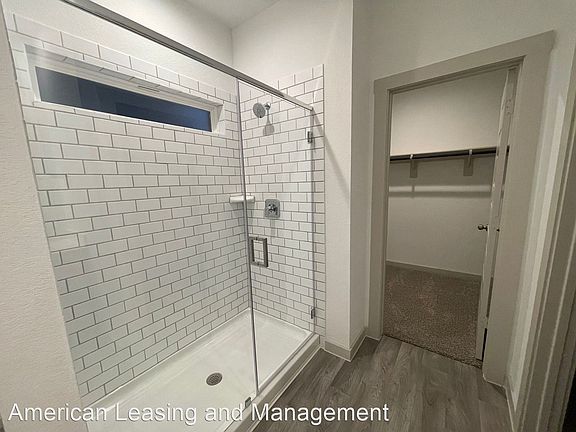5th image of 111 Lakeway Cir