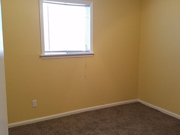 3rd image of 1509 Rockdale Dr APT 1