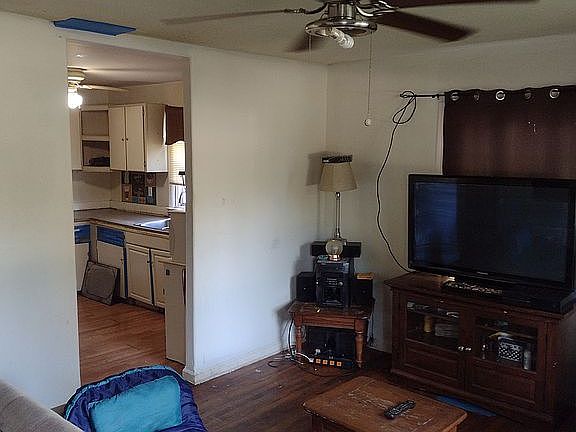 3rd image of 28305 Eton St