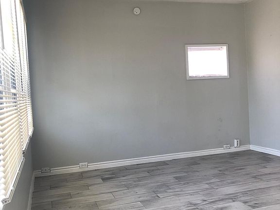 3rd image of 4002 Robinhood Dr