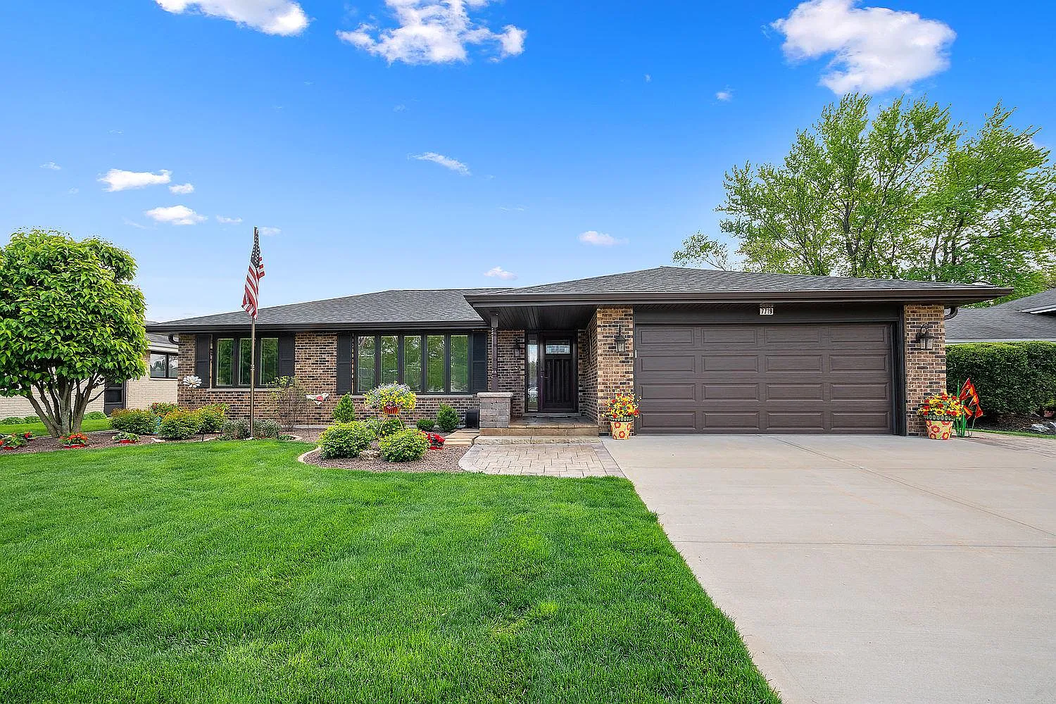 7719 Sycamore Dr photo 1