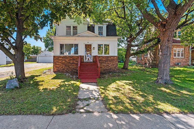 1st image of 229 E Doty Ave