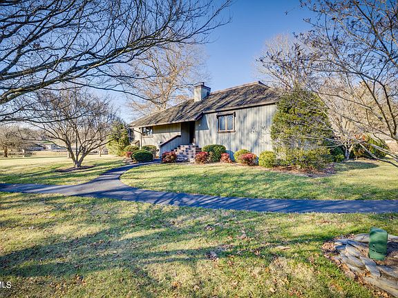 2nd image of 81 Crown Cir #81