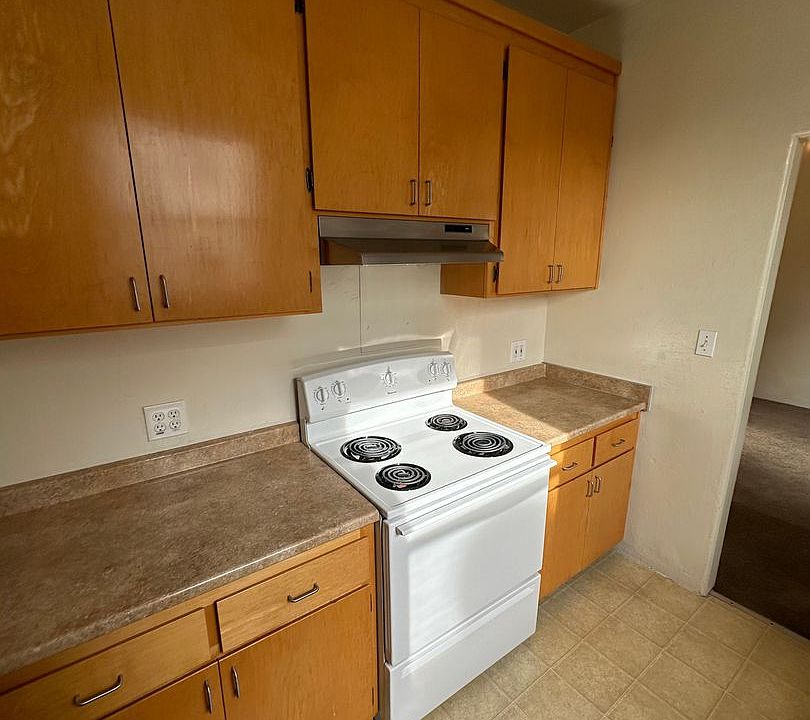 2nd image of 2609 Ivy Dr APT 2