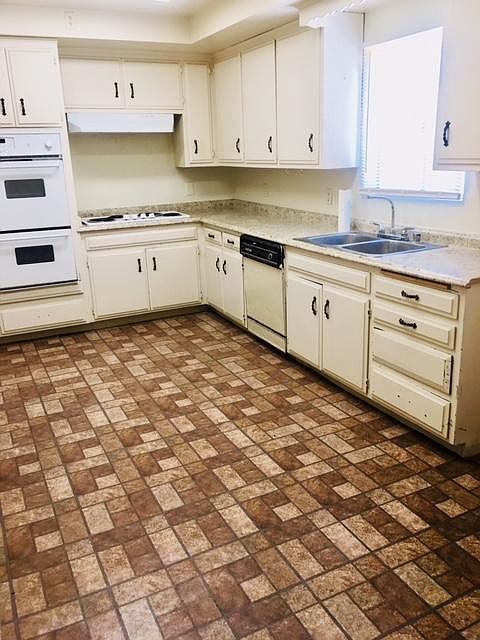 2nd image of 1284 W Lynwood Dr