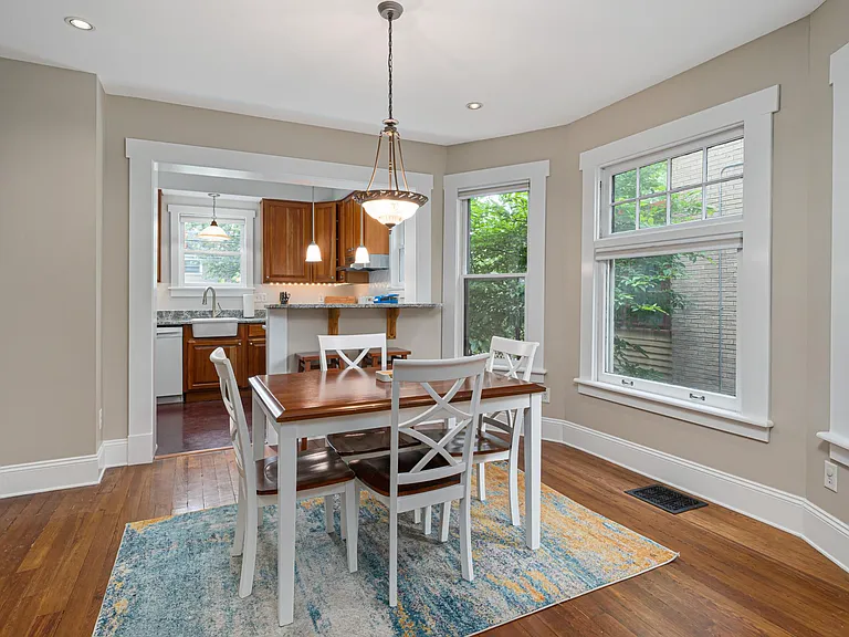 131 E Oakland Ave — Photo 10
