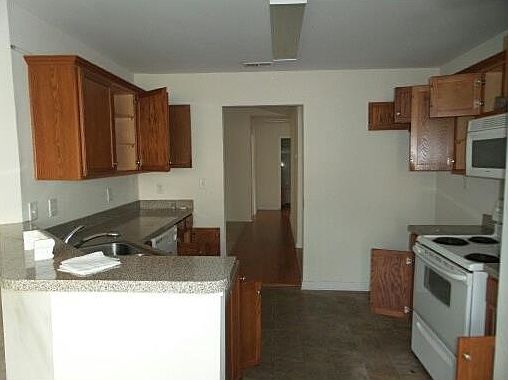 4th image of 6075 Castlegate Dr