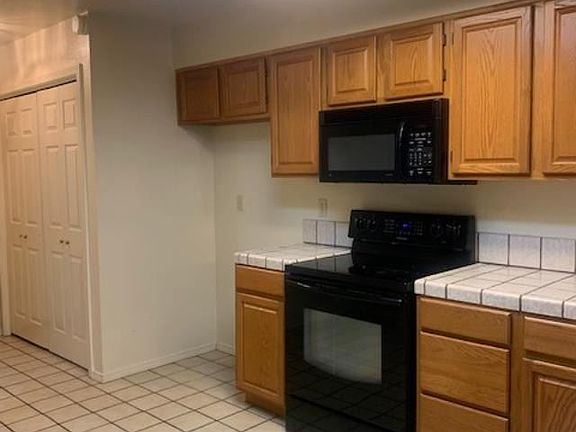 4th image of 557 Creekside Ln