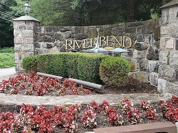 2nd image of 614 Viewpoint Terrace