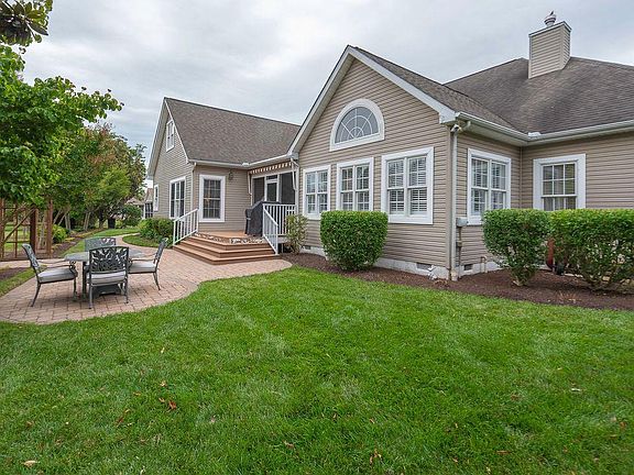 3rd image of 220 Marina Dr