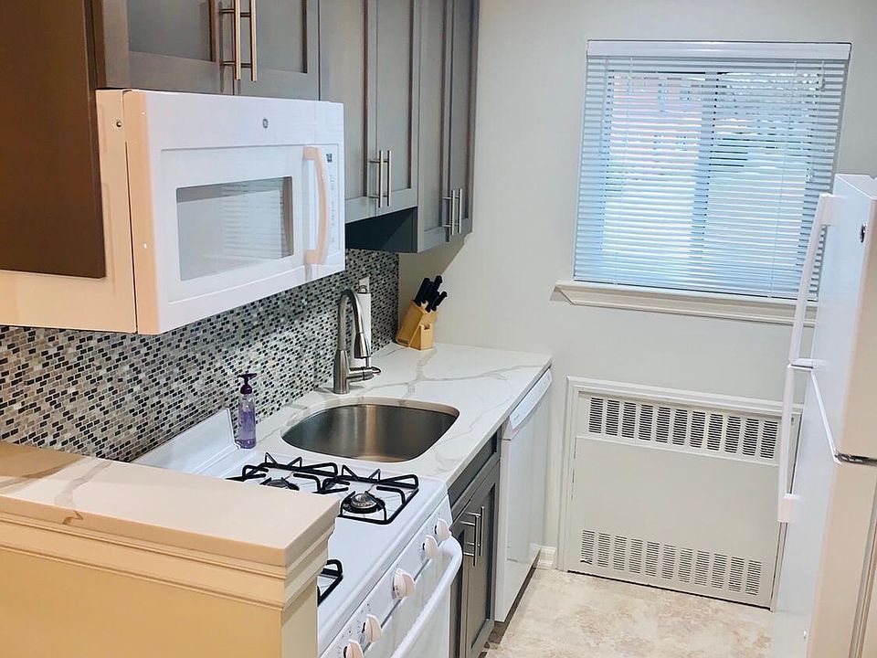 1st image of 18 Wildwood Gdns APT H1