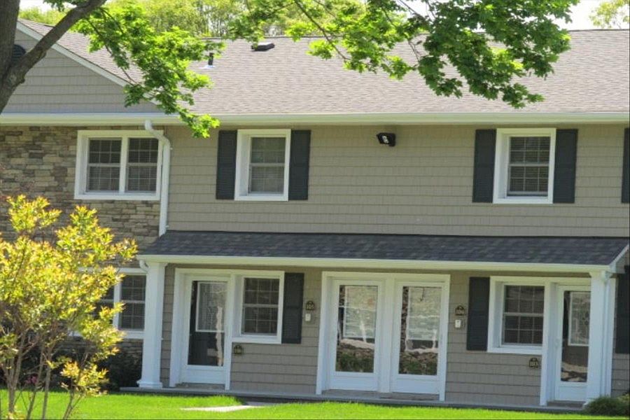 1st image of 105 Tudor Ln