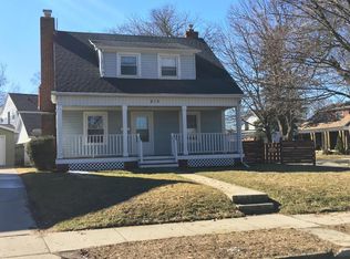 215 Riverview Dr, Manitowoc, WI 54220