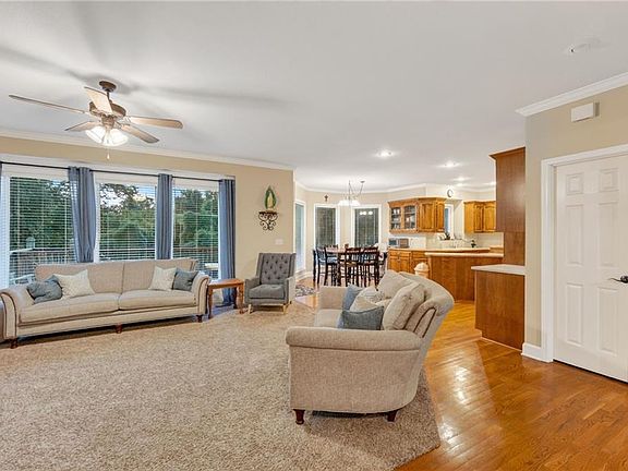 3rd image of 1100 Silverleaf Ln