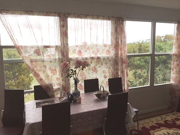 4th image of 452 Southampton Sq