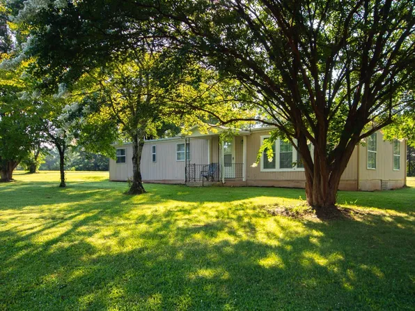 1214 Hawks Nest Ln, Moneta, VA 24121