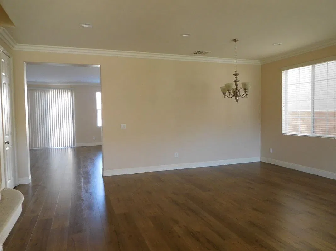 5 bed, 3.0 bath, 3594 sqft, $3,980 — Photo 2