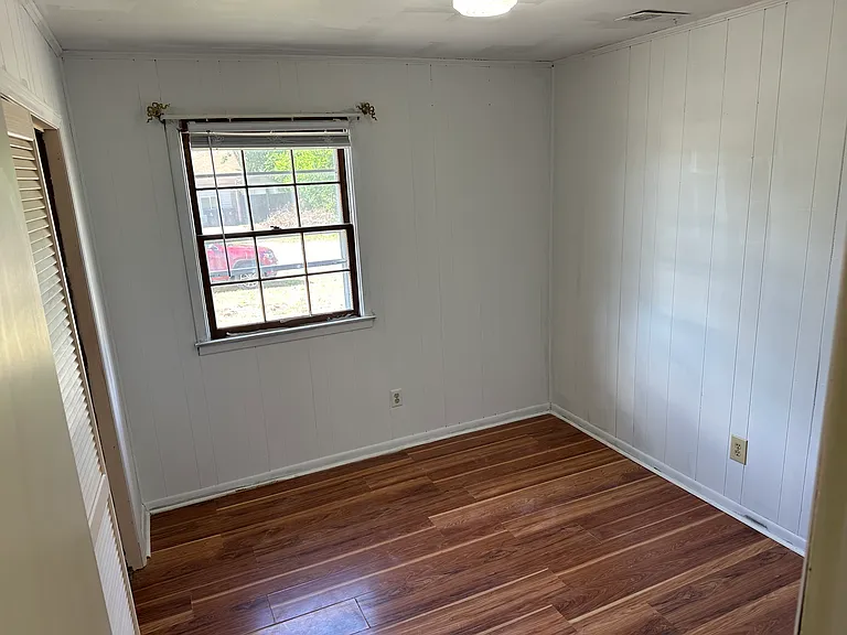 306 Cathay Rd — Photo 5