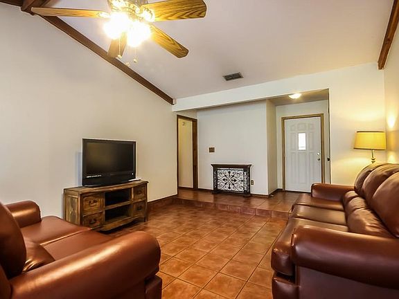 5th image of 1710 Ivy Ln