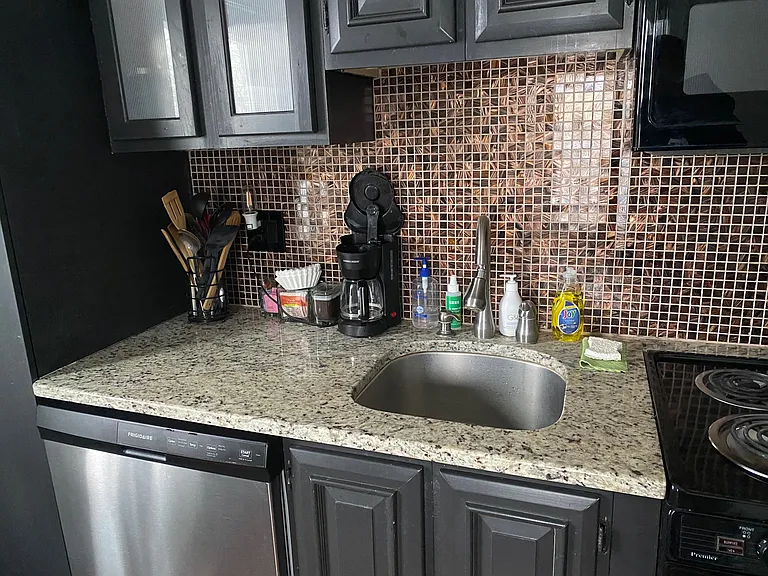 209 E Navarre St #D — Photo 9