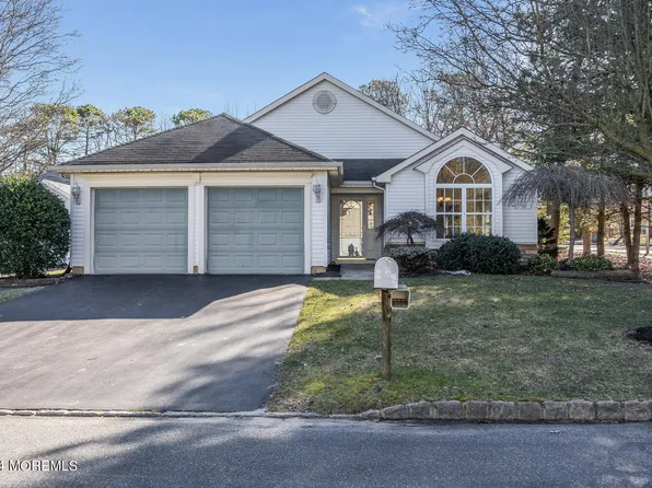 2 Holly Court, Lakewood, NJ 08701