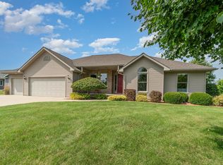 1906 Carter Ridge Ct, Auburn, MI 48611