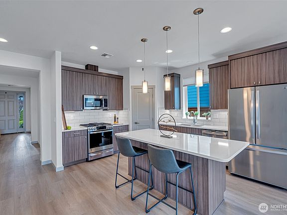 4th image of 643 N Gascon Place