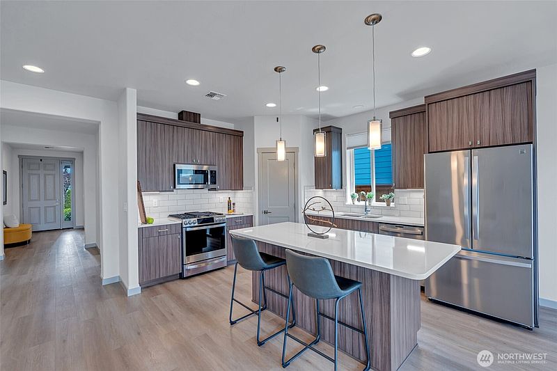 4th image of 643 N Gascon Place