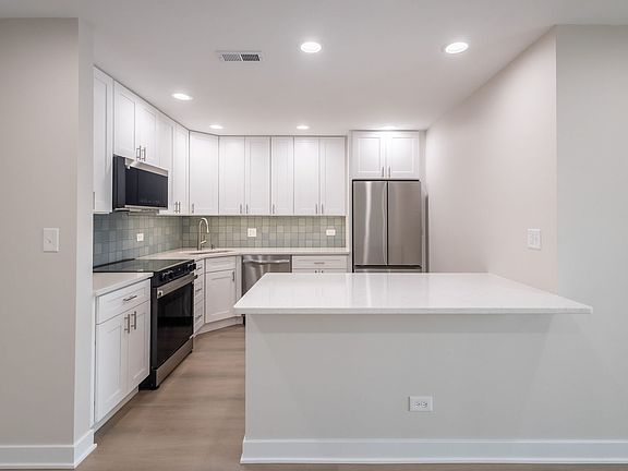 5th image of 9375 Landings Ln Unit 306