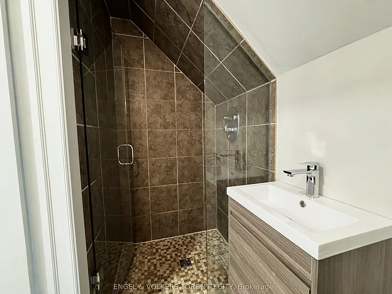 185 Rumble Ave #2 — Photo 10